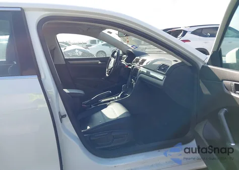 2017 Volkswagen Passat 1.8T Se z USA, uszkodzony, nr VIN 1VWBT7A30HC037414